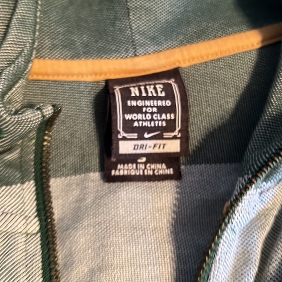 Nike Dri-fit zip front jacket. - Picture 9 of 12